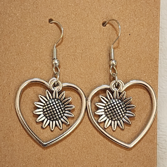 Fashion Earrings - Picture 6 of 8